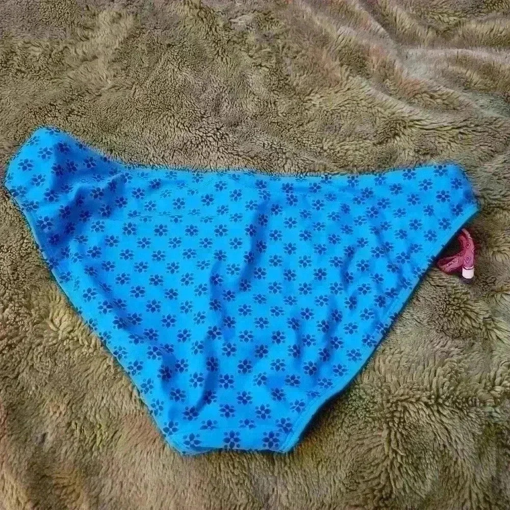 Old Navy Blue print bikini bottoms. Size L - Picture 2 of 4